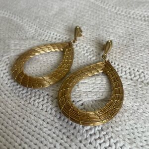 Elegant Gold Teardrop Earrings